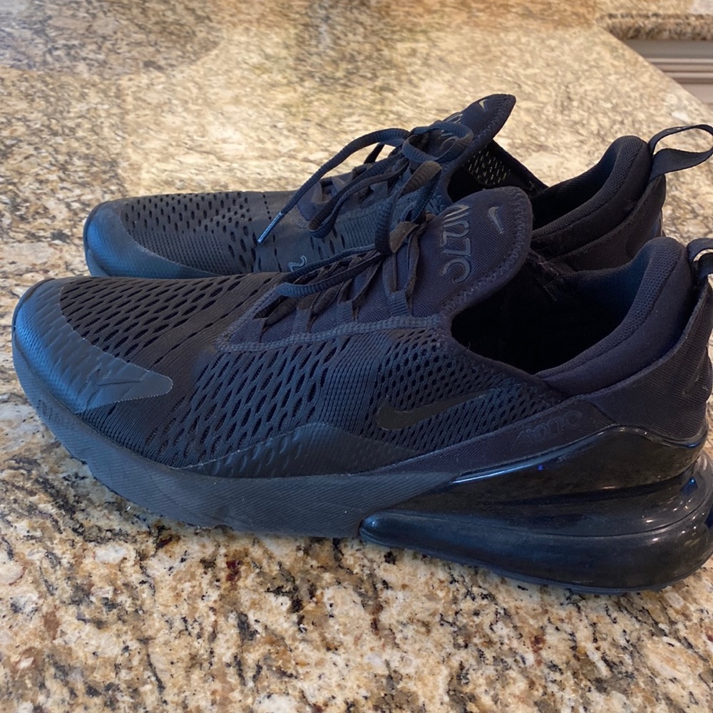 Men’s Nike Air 70 black athletic shoes